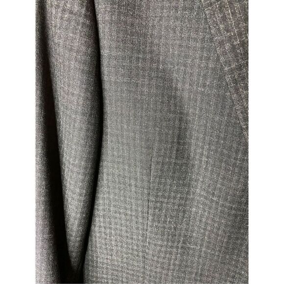 42 Reg 100% wool blazer in subtle check pattern. EUC. Measurements included. - Picture 2 of 7